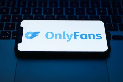 You are currently viewing How AI Tools Are Helping OnlyFans Creators Work Smarter, Not Harder